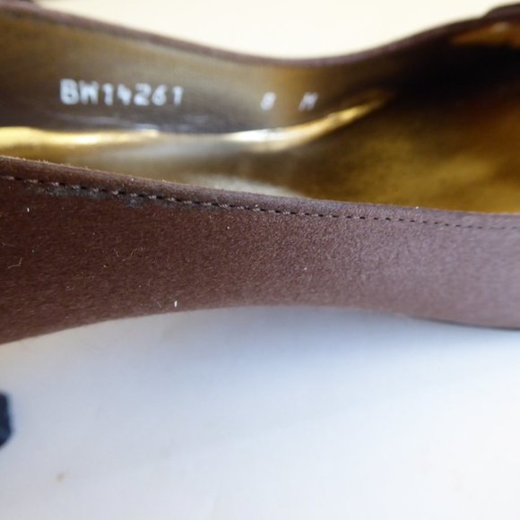 Stuart Weitzman Kitten Heel Brown Fabric Cut Out Beaded Design Pump US Size 8 - Picture 4 of 12